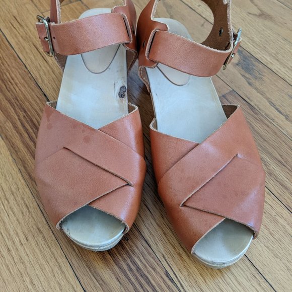 Bryr Clogs - Emma Cross Toe (Medium Heel) - Picture 5 of 5
